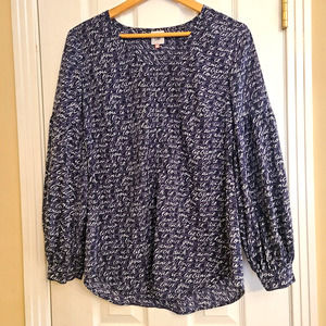 Cabi Style 5336 Te Amo Love Script Blouse Navy Blue Balloon Bishop Sleeve Size S